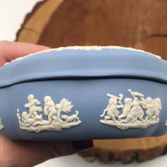 Wedgwood Blue Jasperware Lidded Keepsake/Trinket Box - Picture 7 of 15